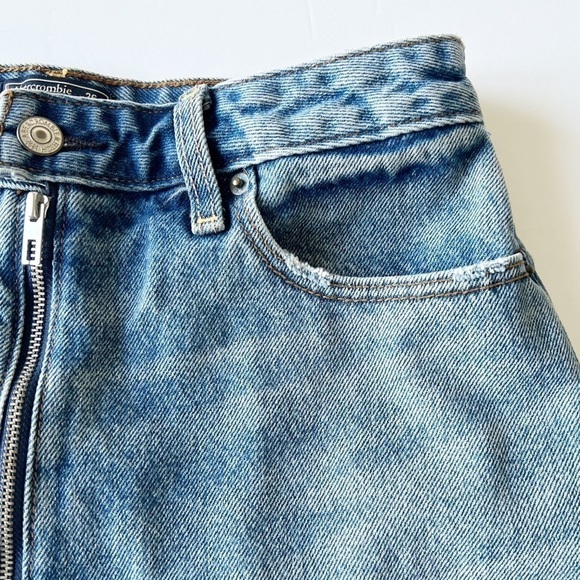 Abercrombie & Fitch Womens Medium Wash Zippered Annie High Rise Short Size 26 - Picture 4 of 9